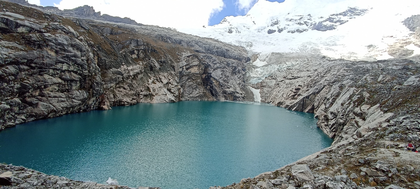 Laguna 513, laguna Rajupaquinán, valle Shonquil, montaña Huascarán