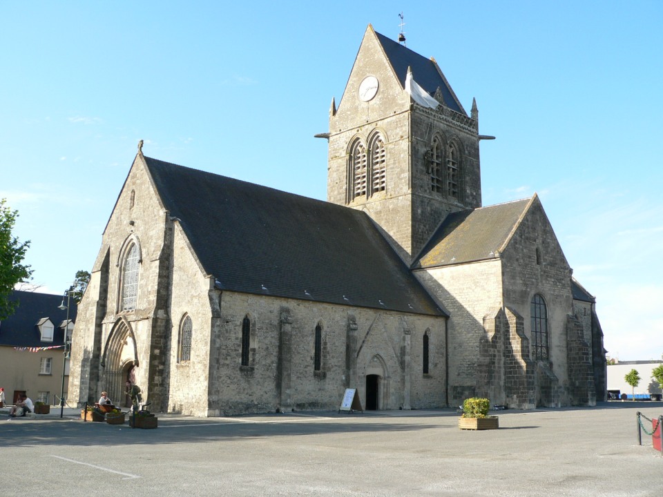 Church of Sainte-Mère-Église, Airborne Museum, Rue Robert Murphy, Renaud Monument