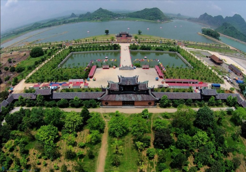 Bái Đính Pagoda, 100-ton bronze statue of Buddha Sakyamuni, Tràng An Grottoes