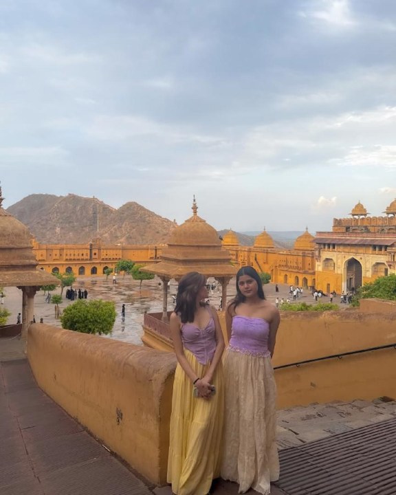 Amer Fort hilltop, Sheesh Mahal mirrors, Panna Meena ka Kund stepwell, Jagat Shiromani Temple carvings