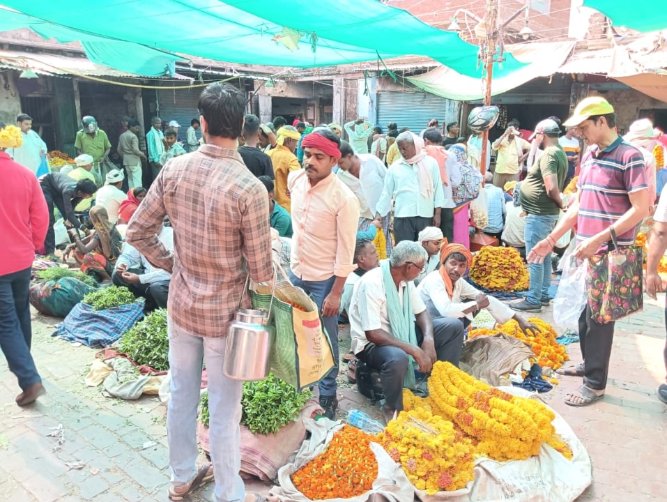 flower market, Thatheri Bazar, Manikarnika Ghat