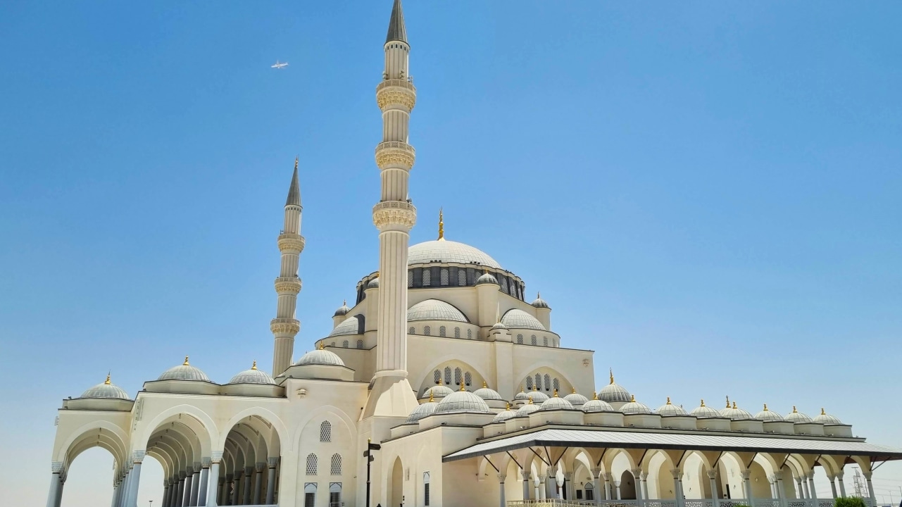 Grand Sharjah Mosque, high red dunes, Bedouin camp