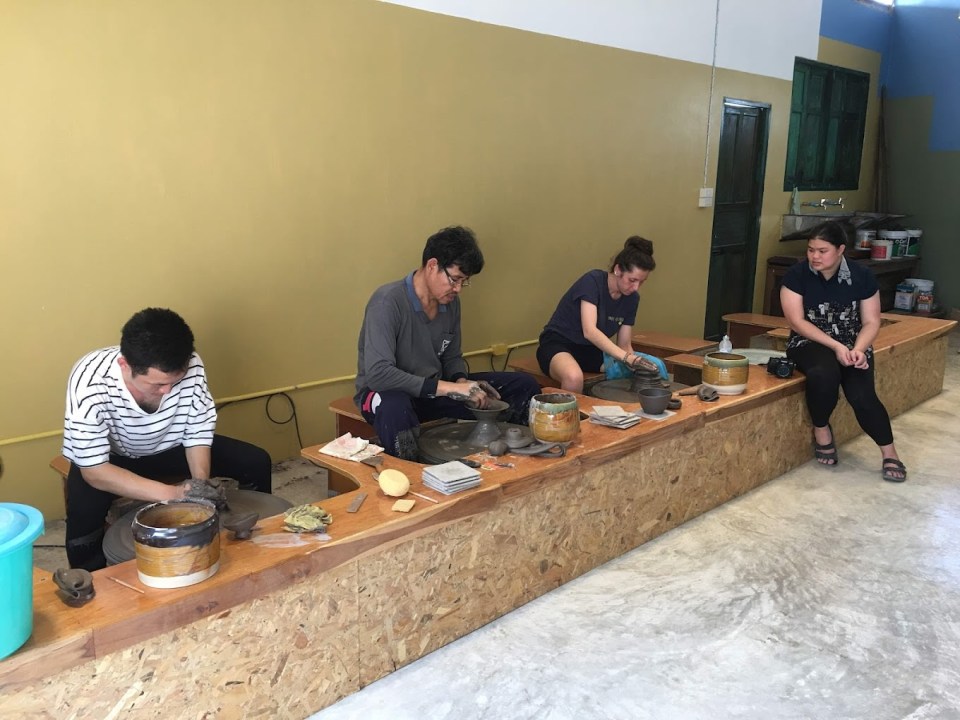 Ban Kluai riverside village, Sangkhalok Street pottery and murals, Mothana Ceramic Studio