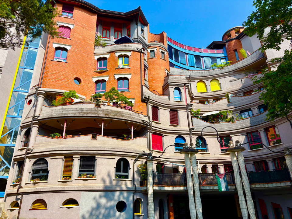 Ruelles cachées de Genève, élégantes façades, quartiers méconnus