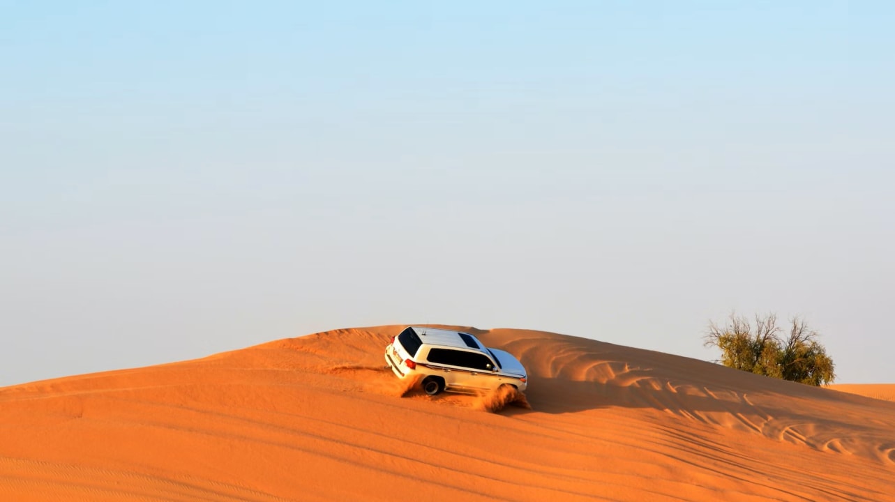 desert camp in Ras al Khaimah, shifting colours of the dunes, Bedouin-style camp