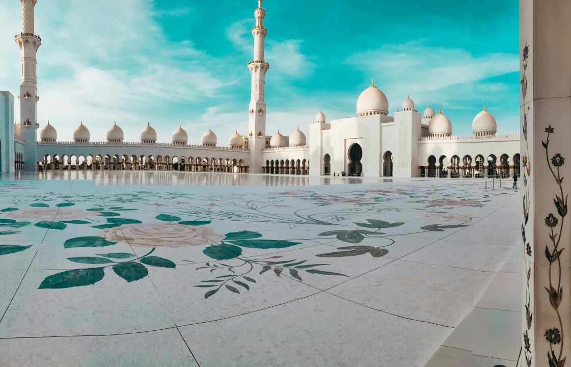 Sheikh Zayed Grand Mosque, Marina Island, Emirates Palace, Louvre Abu Dhabi