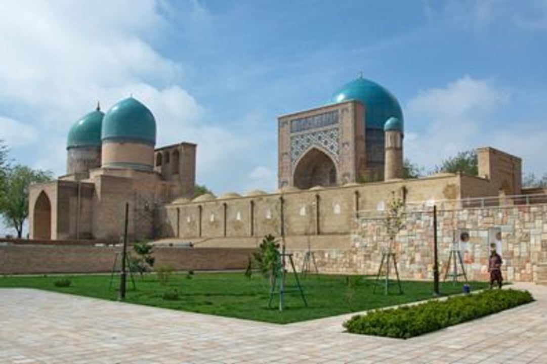 Urgut Mountains, Takhtakaracha Pass, Ak-Saray Palace ruins