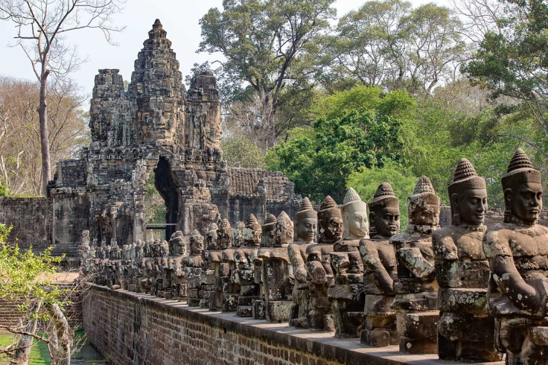 Banteay Srei, Angkor Wat, Ta Prohm, Bakheng Mountain
