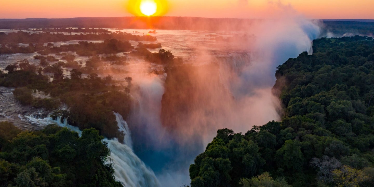 Victoria Falls rainforest, The Smoke that Thunders