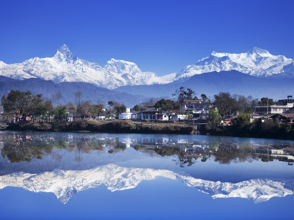 Sarangkot sunset viewpoint, Phewa Lake and Tal Barahi Temple, Bandipur 18th-century mansions