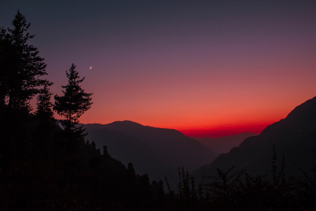 Pakhadi Meadow, Tirthan Valley panoramas, Scorcha campfires