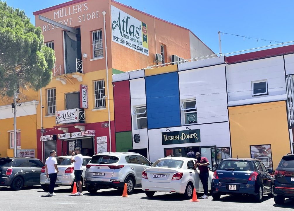Signal Hill views, Bo-Kaap streets, V&A Waterfront, Sea Point coastline