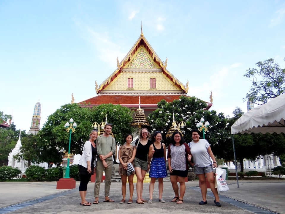 Thonburi district, the old Thai-Chinese community of Talat Phlu, BTS Wutthakat Skytrain Station, Rod Krapong