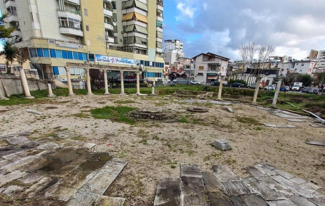 Krujë Castle, Skanderbeg Museum, Durrës Amphitheater, Promenade & Beach
