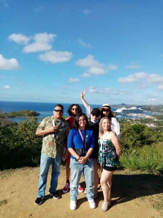 West End Beach, hilltop West Bay Hills, Roatán Rum Factory, giant Roatán sign