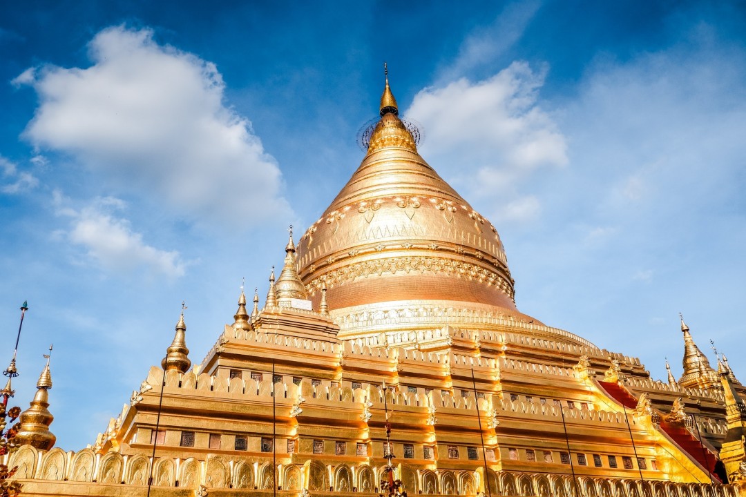 Sunrise over the Bagan plains, Ananda Temple terraces, Thatbyinnyu Temple skyline