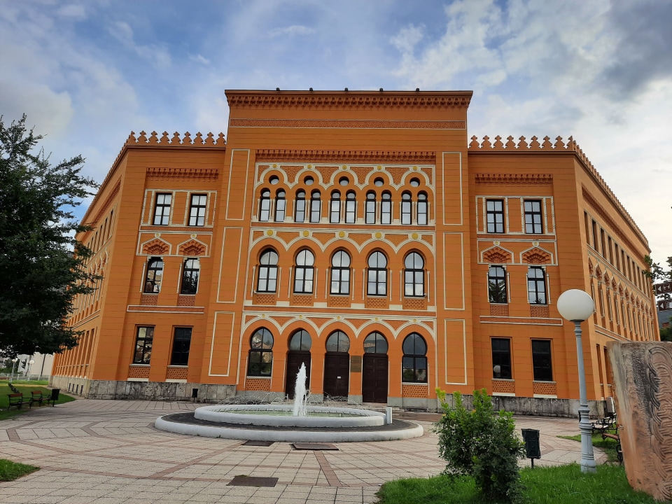Spanish Square, Šantićeva Street street art, Musala Square bazaar, Old Bridge views