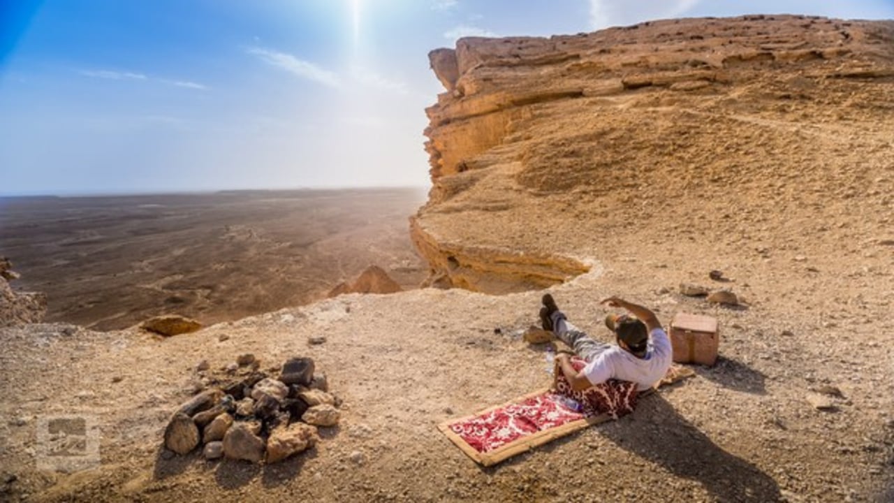 Jebel Fihrayn cliffs, Tuwaiq Escarpment, dried riverbeds