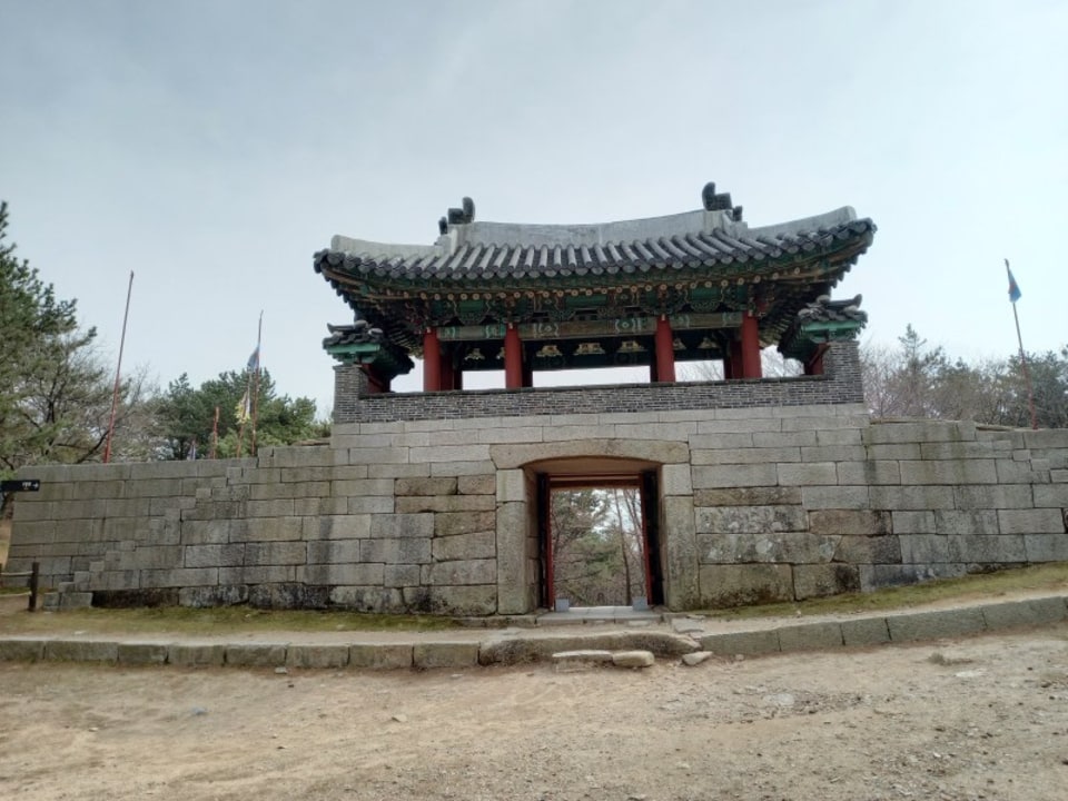 Seokbulsa Temple, Geumjeongsan Mountain ridgeline, Maaebul at Huejeongam, Geumgang Park