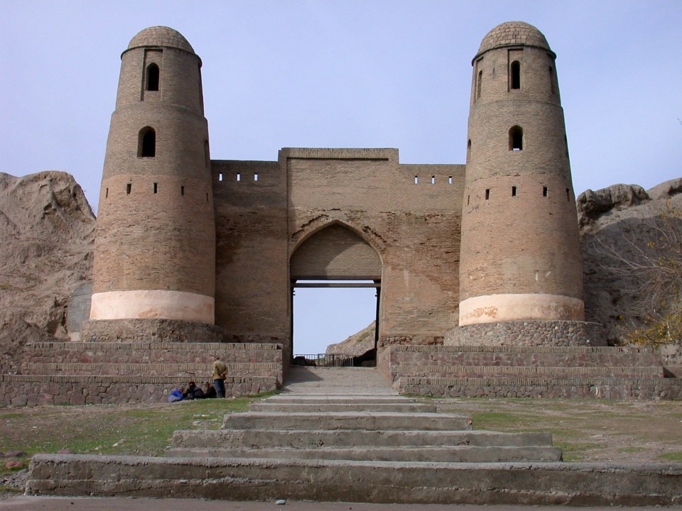 Hissar Fortress, Mausoleum of Makhdumi Azam, melon-shaped Kharbuza