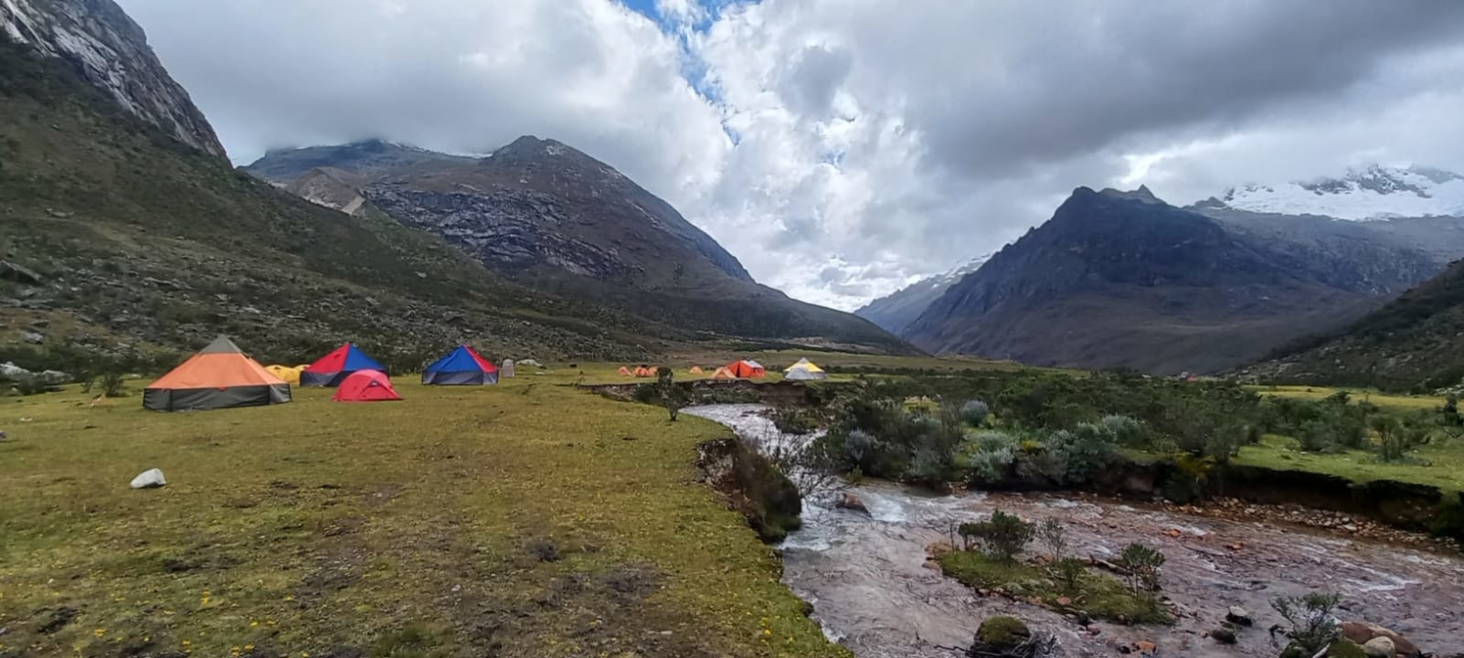 Punta Union Pass, Ichicocha and Jatuncocha lakes, Llanganuco Valley