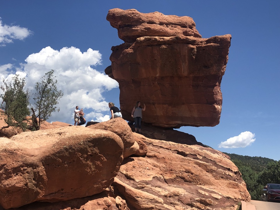 Garden of the Gods sandstone formations, Kissing Camels, Pikes Peak summit, Manitou Springs