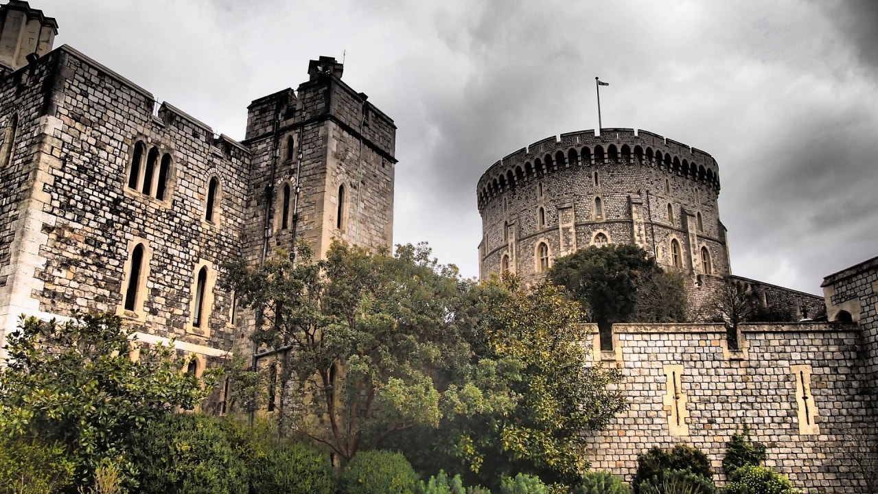 Windsor Castle, Windsor's wonderful old streets, Waterloo Chamber