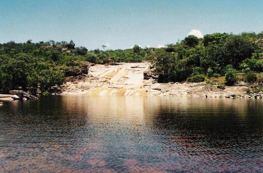 Marimbus Swamp, Roncador pool, old diamond miners' dirt road