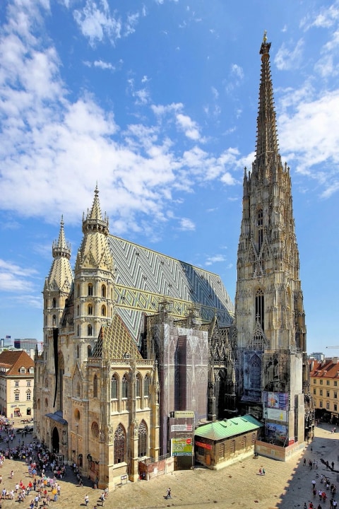 Prague Castle, Vltava River boat cruise, Karlovy Vary, Loket Castle