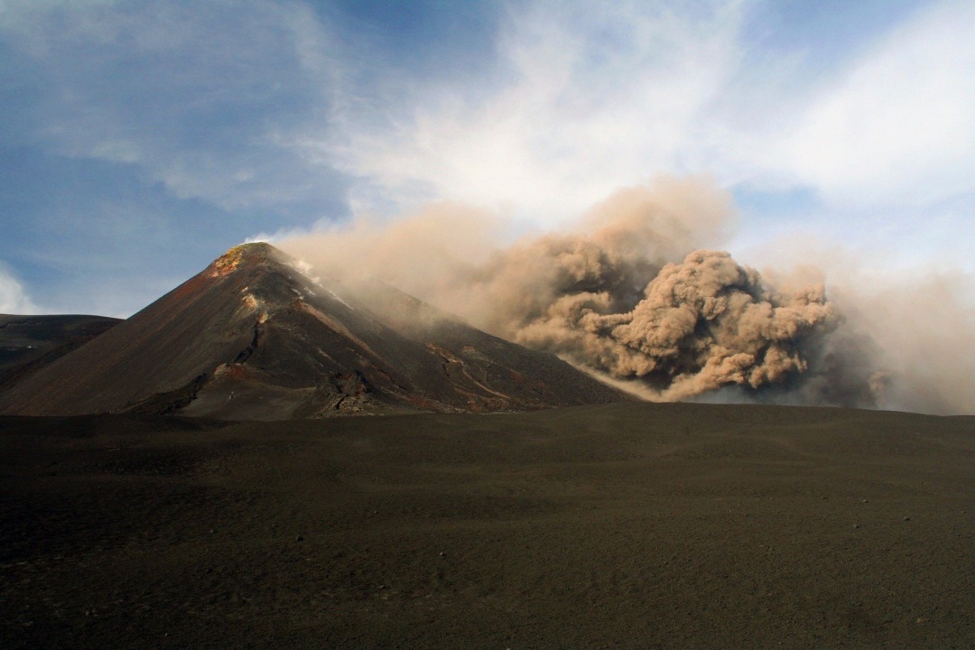 Rifugio Sapienza, Silvestri craters, Cave of the Three Levels