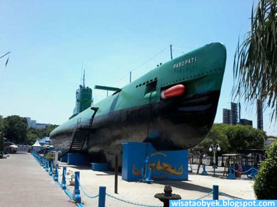 submarine Monkasel, Tugu Pahlawan memorial, House of Sampoerna Museum, Sura and Baya Statue