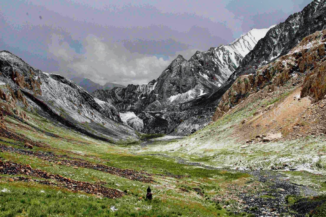 Sary-Mogol Pass, Besh-Kol lakes, Kojo-Kelen red rock formations, Jiptik Pass