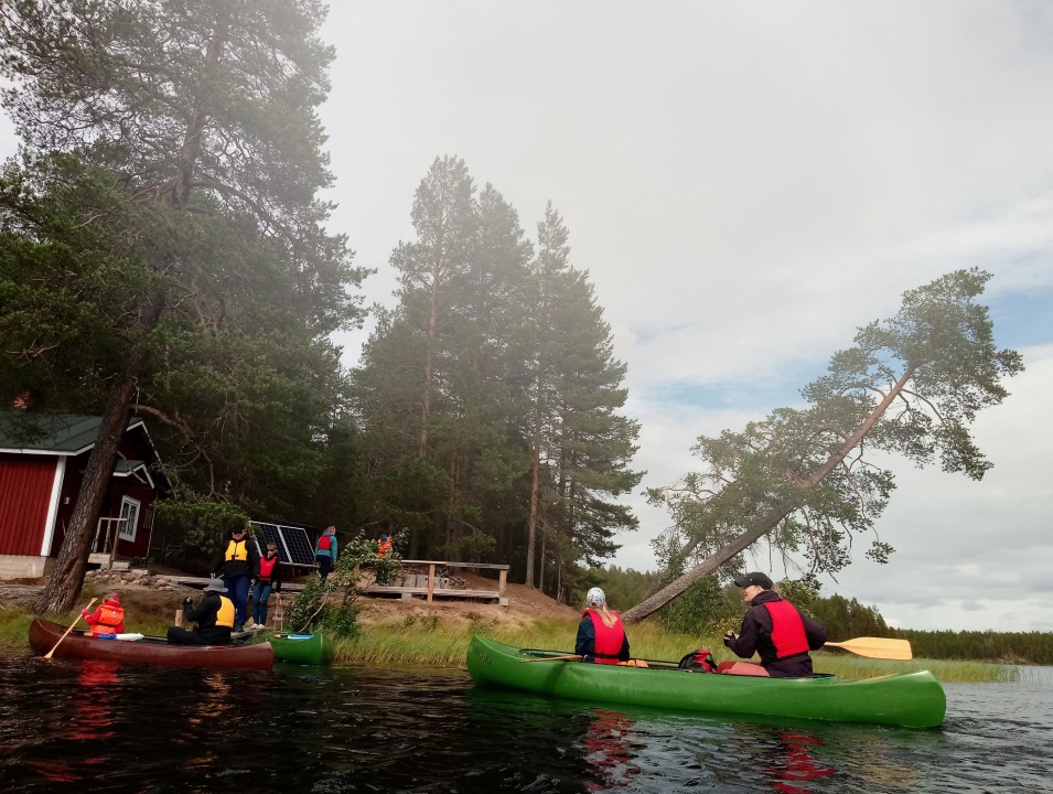 Posio, wilderness cabin, wood-burning traditional Finnish sauna, crystal clear lake