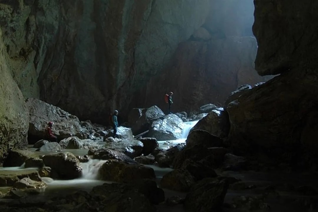 Chalet Vladeasa, Galbena Valley, Vartop Cave, Scarisoara Cave