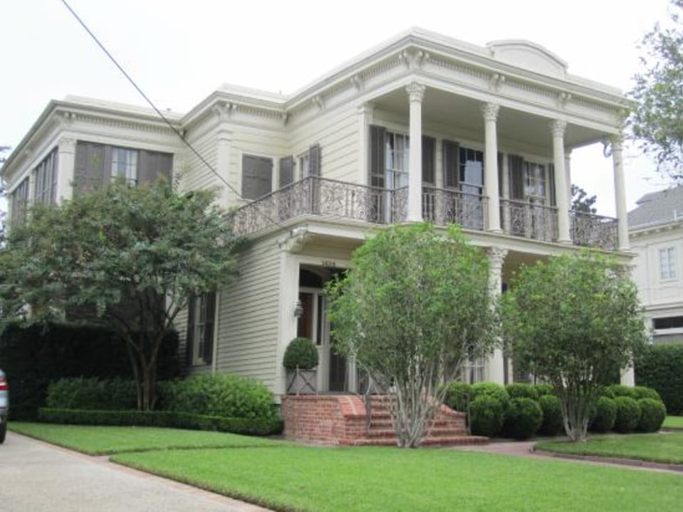 Garden District mansions, Lafayette Cemetery, celebrity-owned homes