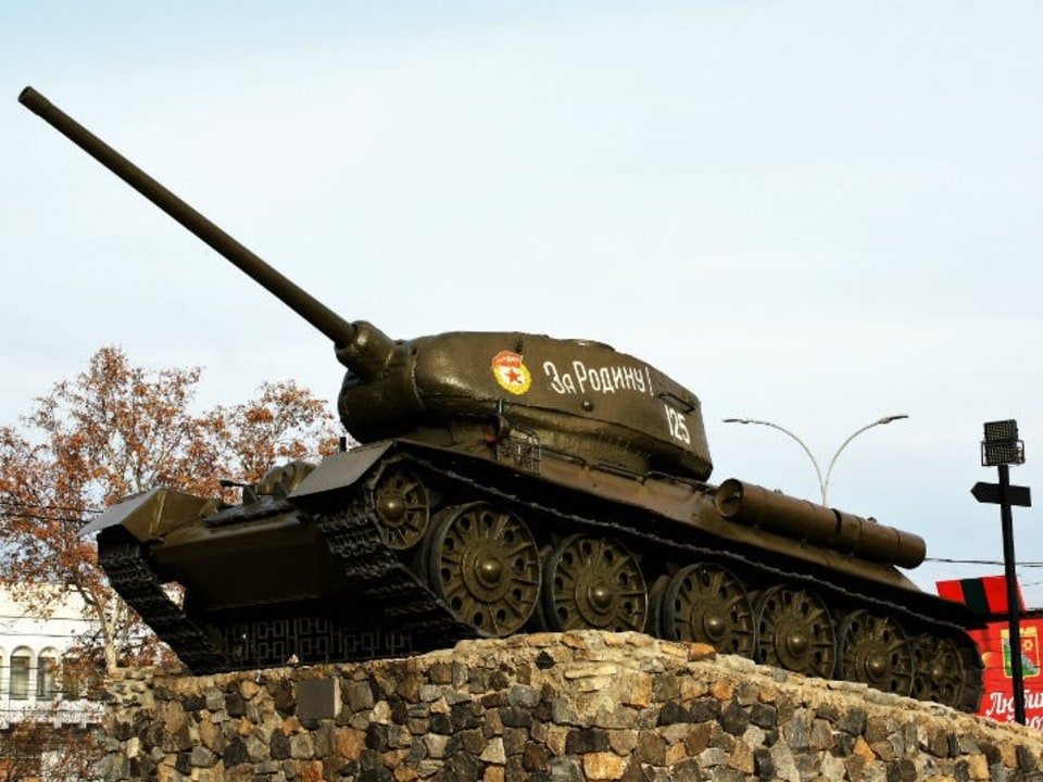 Bender Fortress, Tighina, V. Lenin monument, House of Soviets