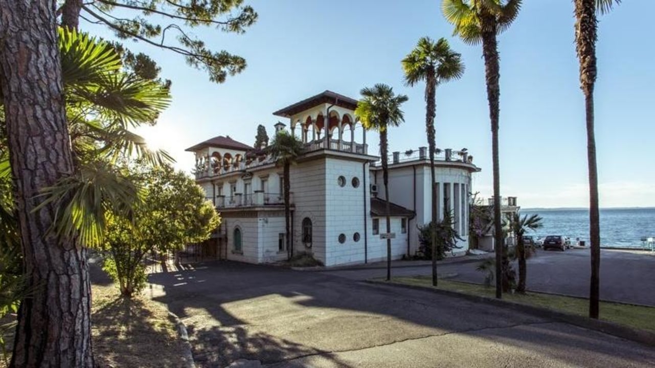 Gardone Riviera villas, Lake Garda shoreline, lakeside destination