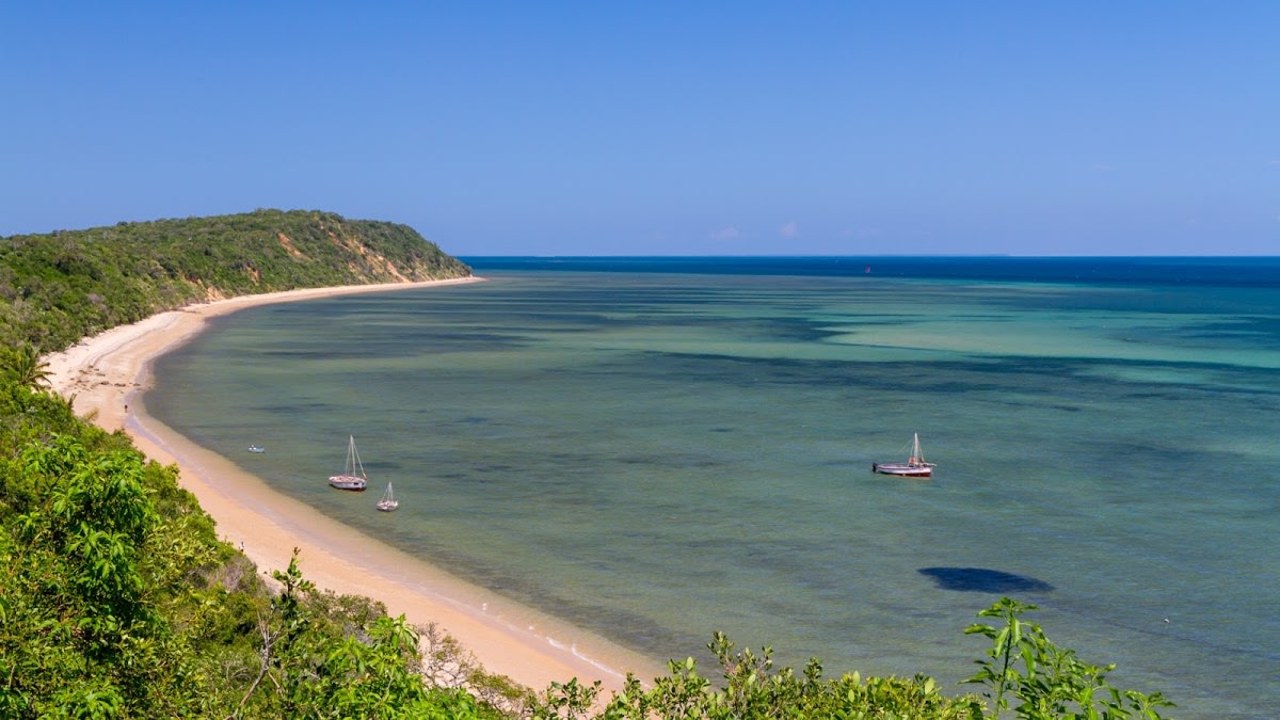 Maputo National Park bushland, Lake Xinguti shore, Ponta Membene coast
