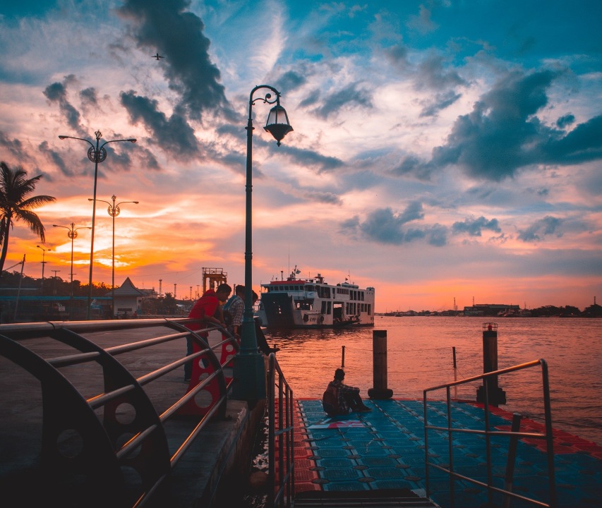 Equator Monument, Kadriyah Palace, Pulau Panjang (Long Island), Kapuas River sunset
