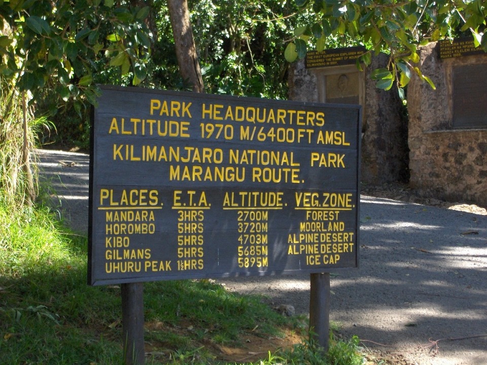 Uhuru Peak, Kibo Hut, Maundi Crater rim