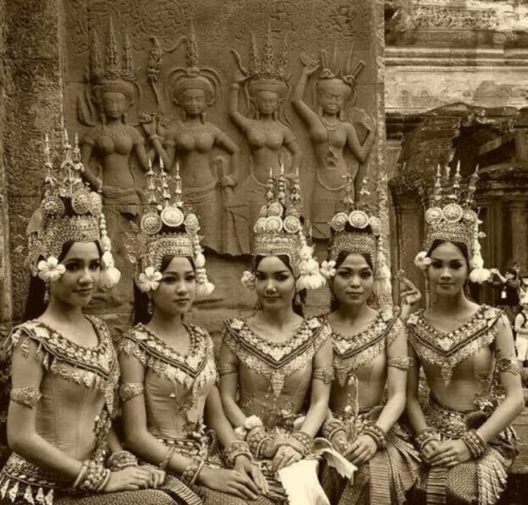 Sunrise over Angkor Wat, South Gate of Angkor Thom, Bayon with smiling faces, Ta Prohm jungle ruins