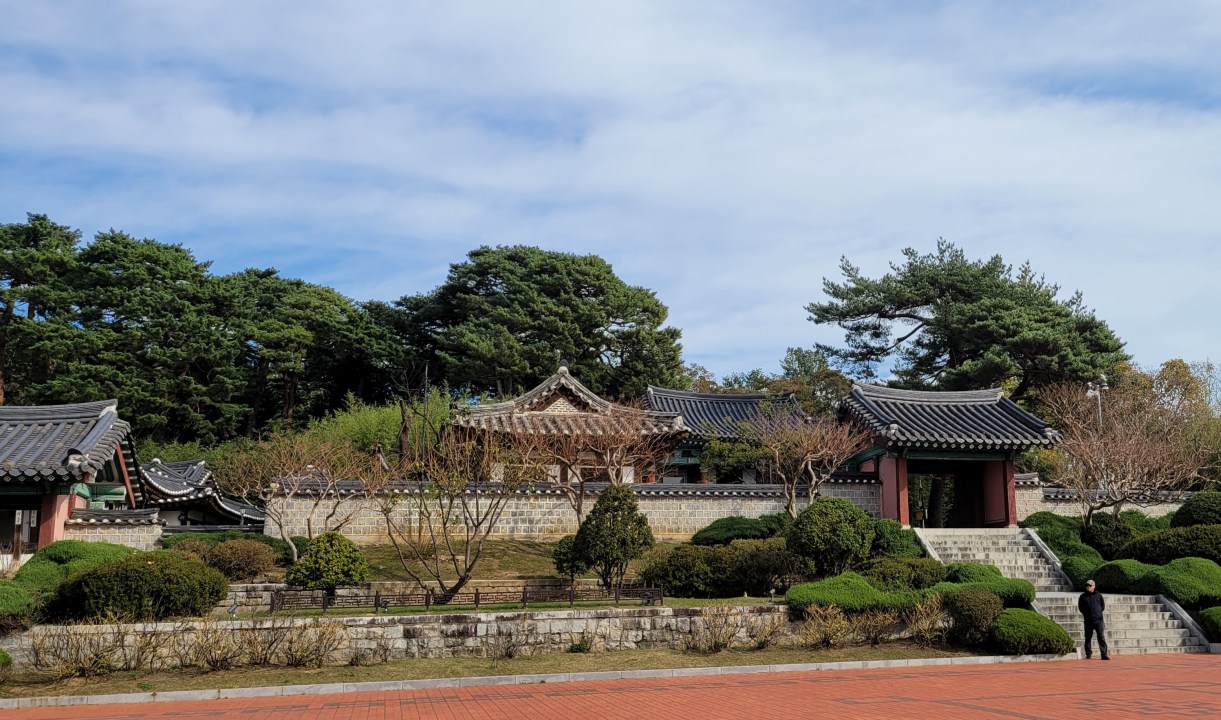 Ojukheon, Jungang Market, Seongyojang, Anmok Beach Cafe Street