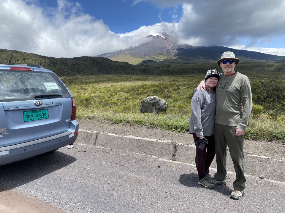 Ciudad Mitad del Mundo, El Panecillo, Quilotoa Lake, Pailón del Diablo waterfall