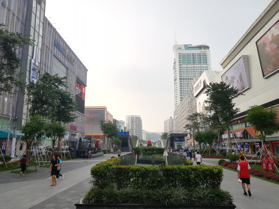 Huaqiangbei electronics malls, Huaqiang North Road (aka Huaqiang Bei Lu), Shennan Middle Road, Hongli Road