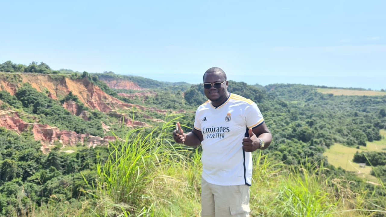 Lesio Louna gorilla camp, Mount Lpopi summit, Diosso Gorges cliffs, Tchimpounga Chimps Sanctuary