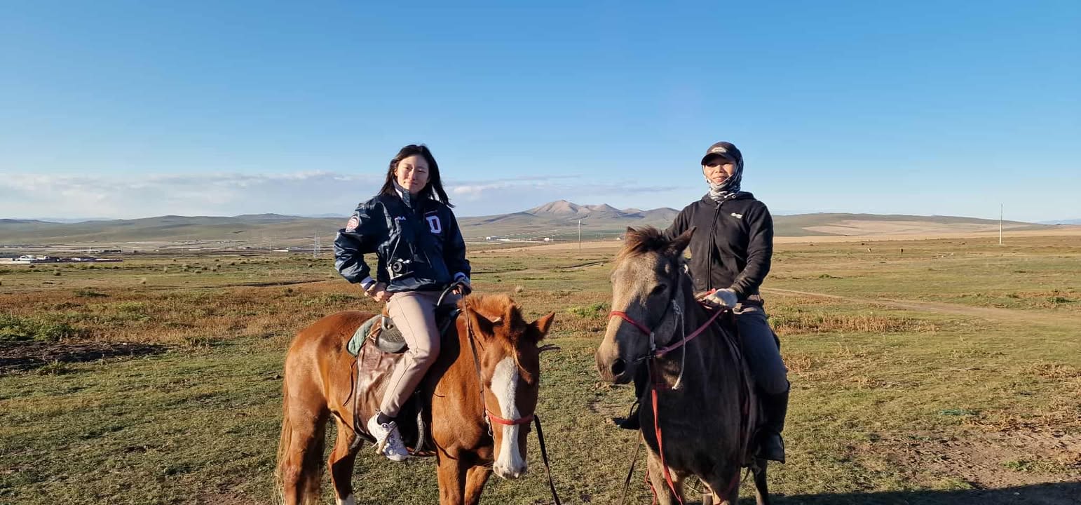 Khongoryn Els sand dunes, Tsagaan Suvraga cliffs, Bayanzag Flaming Cliffs, Yolyn Am valley