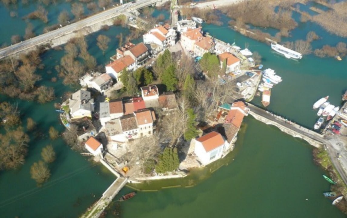 Rijeka Crnojevića riverside, Mostina Bridge coffee stop, Besac Fortress above Virpazar, Lesendro Island on Lake Skadar