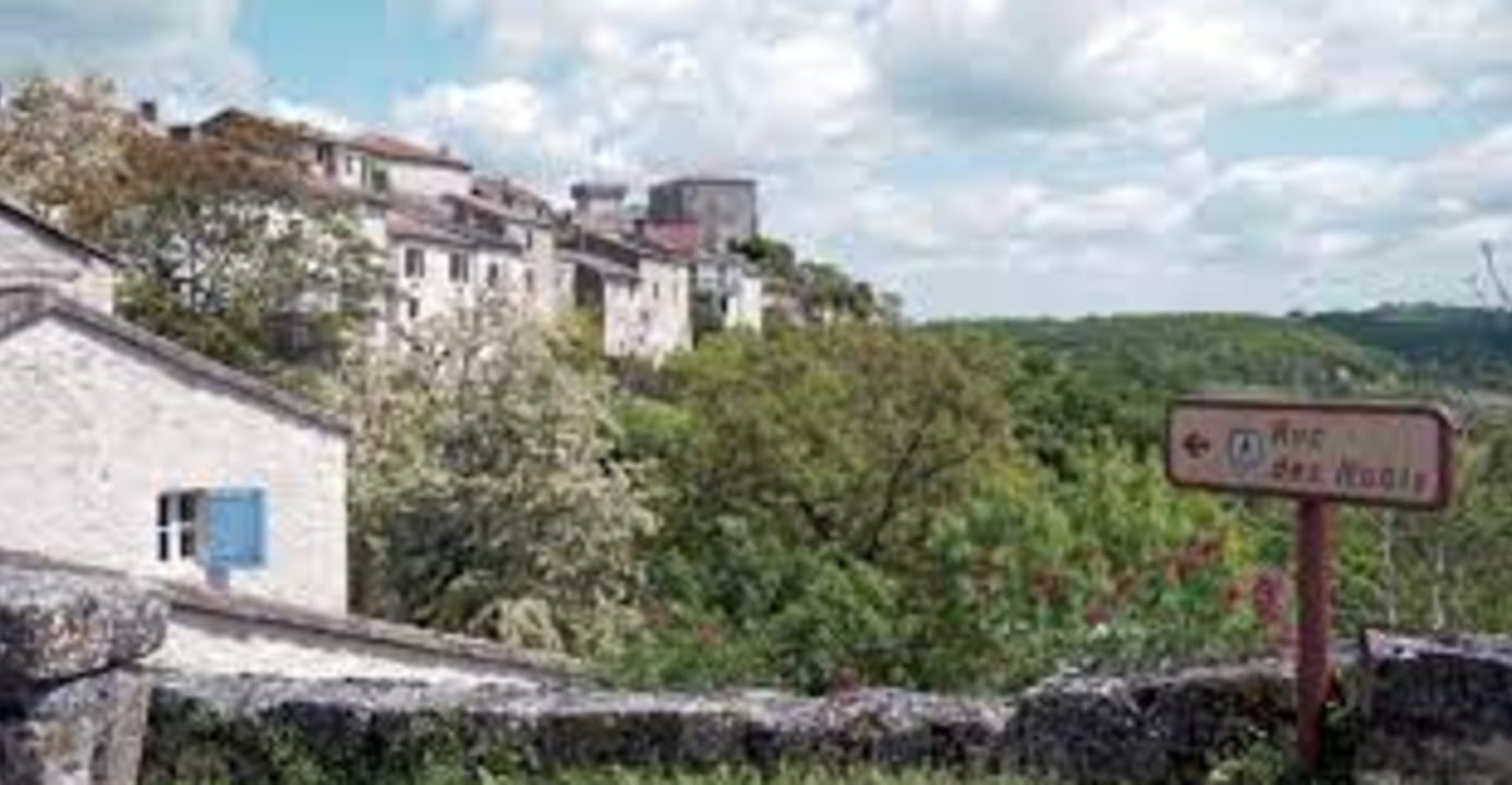 Roquecor village, champs de tournesols of Quercy, the grottes, the Roc des Nobis