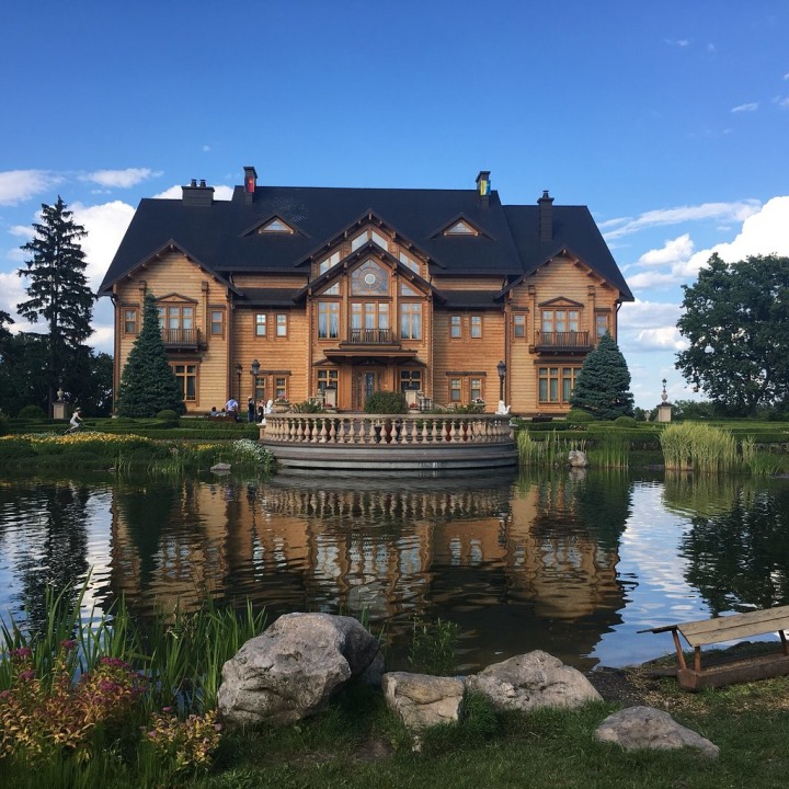 Mezhyhirya residence, 150-hectare territory, private zoo