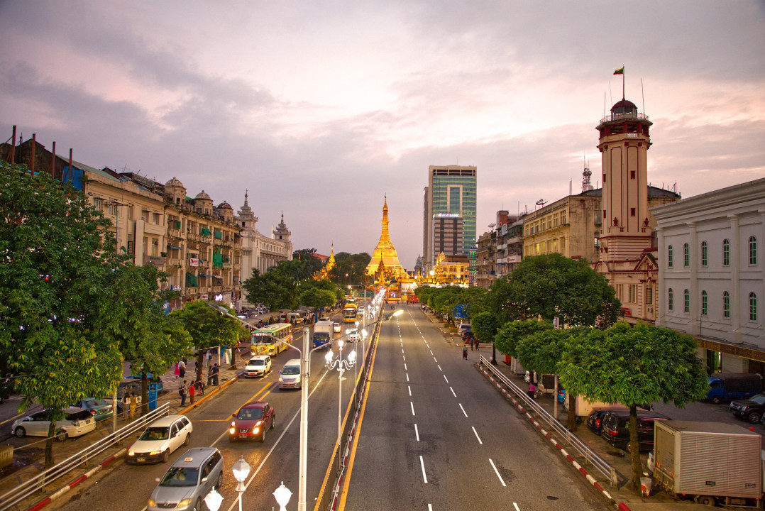 Shwedagon Pagoda, Chaukhtatgyi Buddha Temple, Yangon riverside sunset